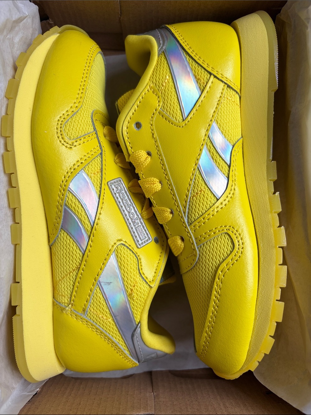 NEW Reebok Kids Yellow Classic Leather & Mesh Sneakers. Size: 1